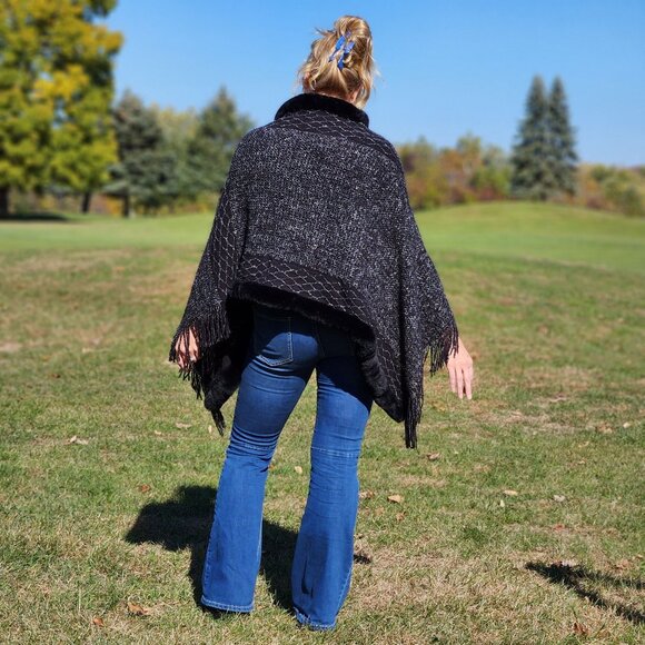 Poncho Shawl Black White Faux Fur Fringe Soft Cozy Layer Boho Festival Cute - Picture 10 of 10